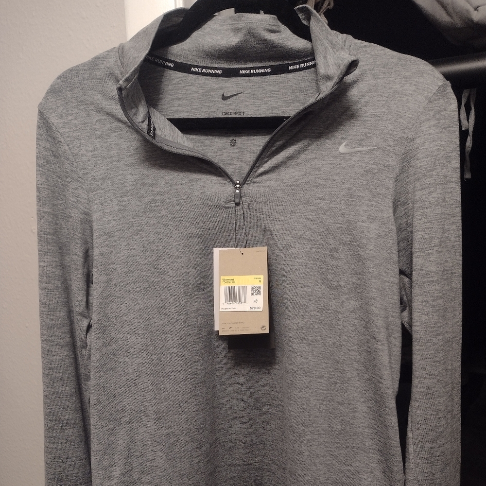 NWT Nike Dry fit women's small long sleeve pull over